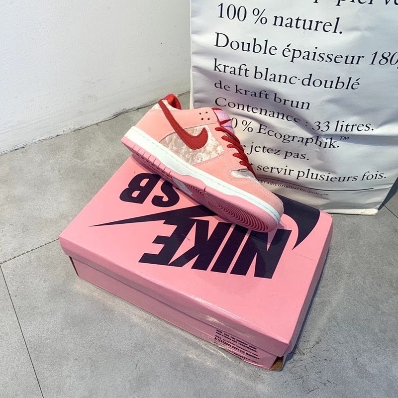 Nike Dunk low “ Strange Love “