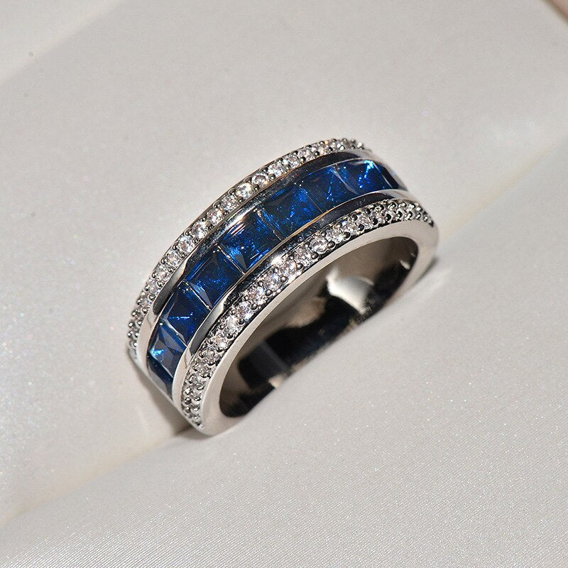 Sapphire Blue / Anel Cravejado Delicado.