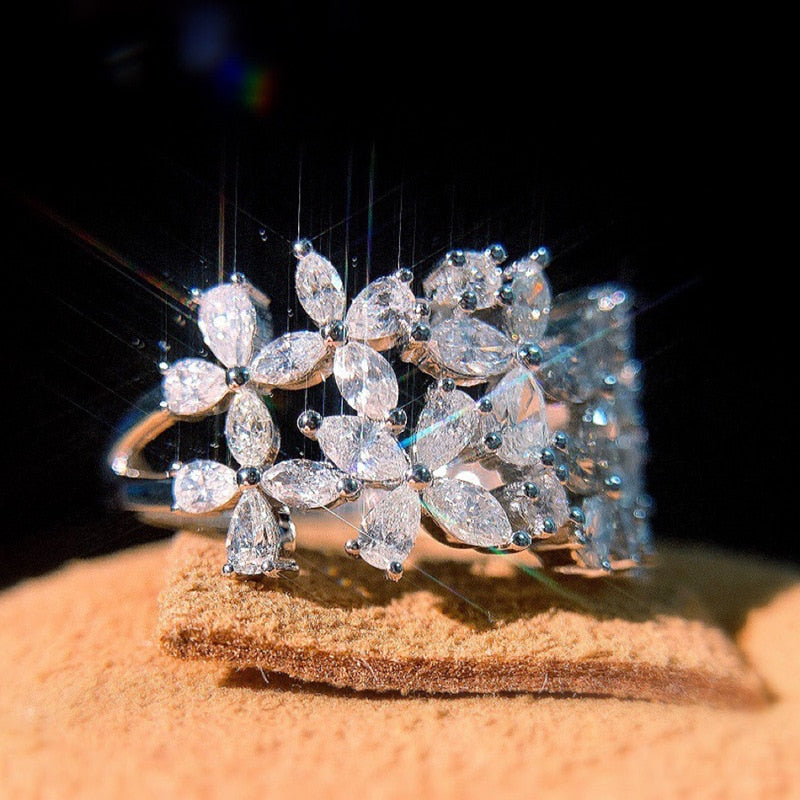 Flower Ring / Anel Cravejado Delicado