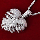 Broken heart with bones / Pingente Cravejado