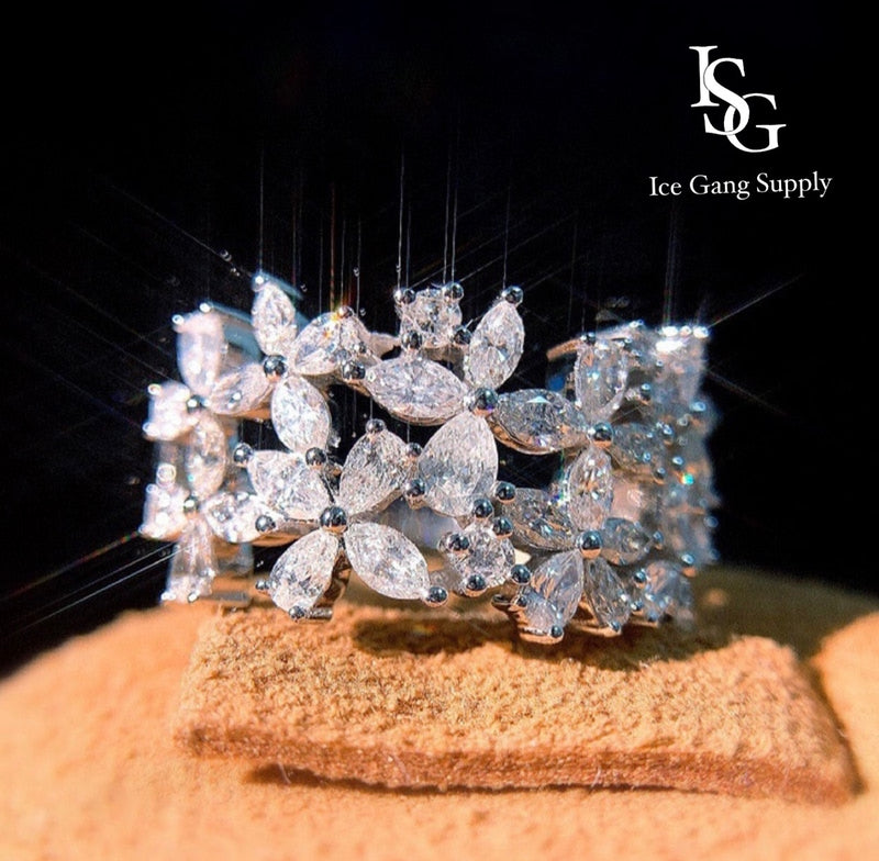 Flower Ring / Anel Cravejado Delicado